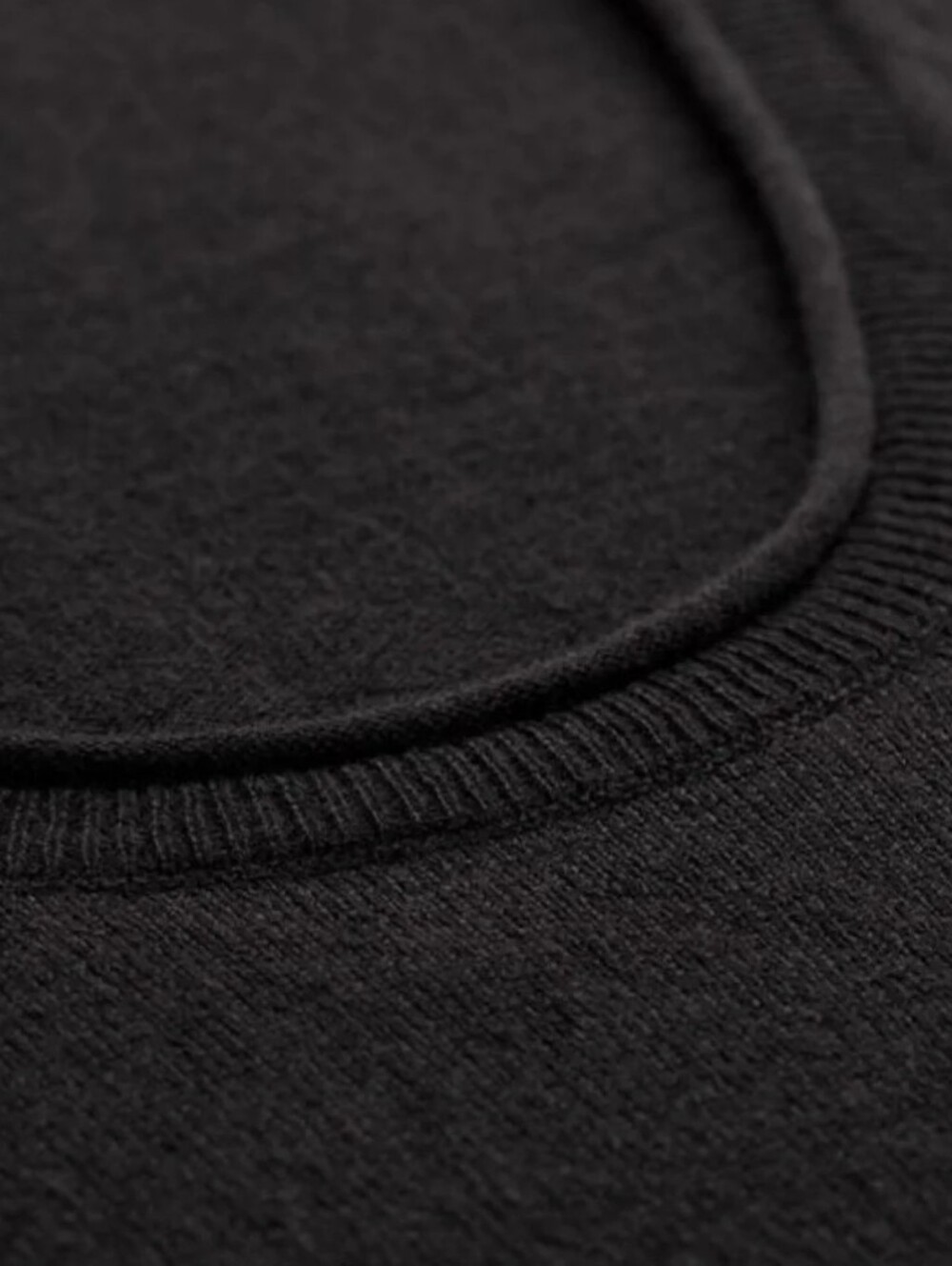 The G. Label by Goop GWYN Lynn 100% Cashmere Scoop-Neck Sweater Black - Picture 2 of 8